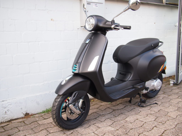 Primavera S mattschwarz FL 8