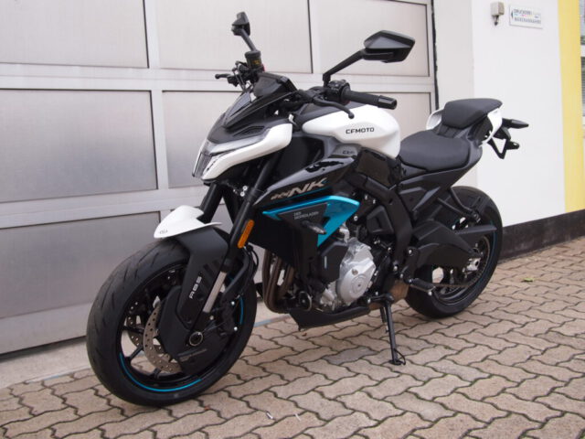 CFMOTO 675 NK weiss-blau 2