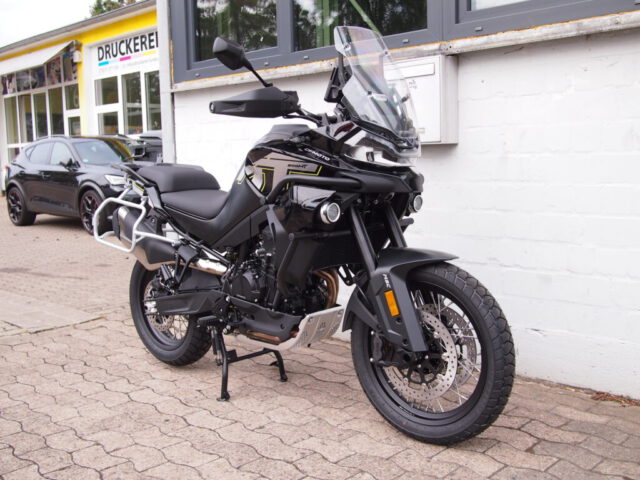 800MT Explore schwarz 7