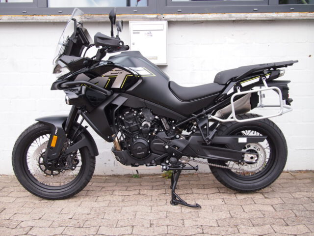 800MT Explore schwarz 1