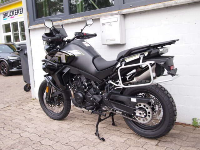 800MT Explore schwarz 3