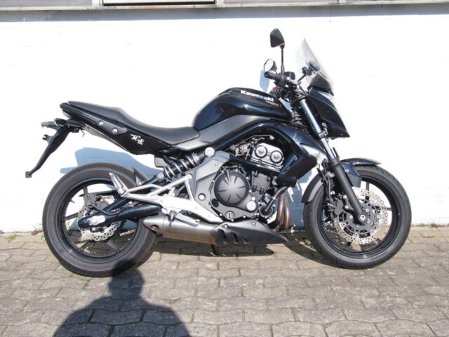 Kawasaki ER6n 11