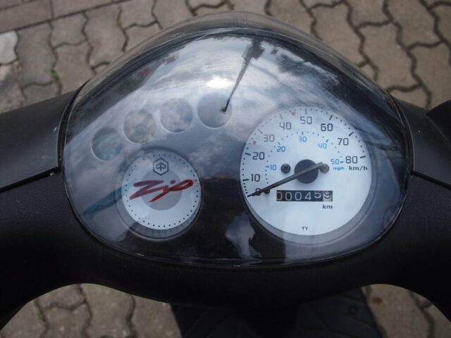 Zip Mofa 01