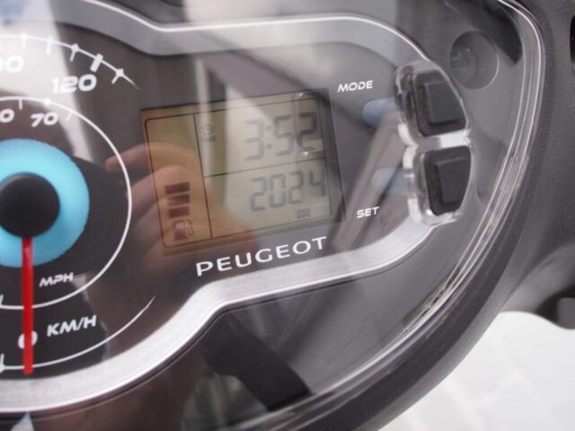 Peugeot Tweet 125 9