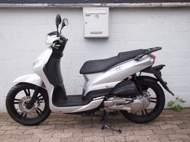 Peugeot Tweet 125 8