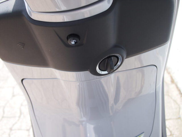 Vespa Primavera 50 Tech hellgrau 05