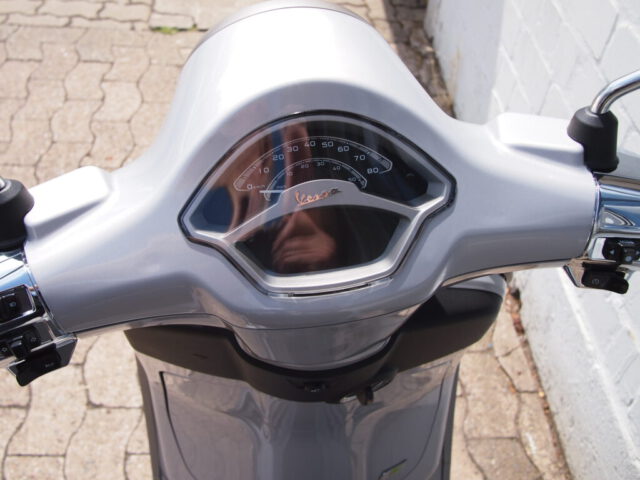 Vespa Primavera 50 Tech hellgrau 04