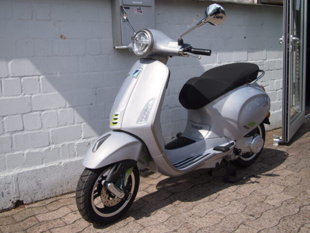 Vespa Primavera 50 Tech hellgrau 02