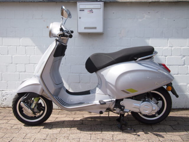 Vespa Primavera 50 Tech hellgrau 01