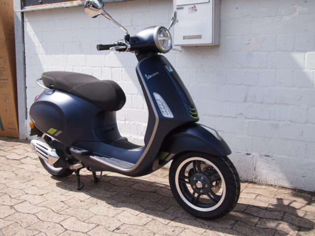 Vespa Primavera 50 Tech blau 09