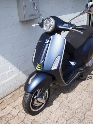 Vespa Primavera 50 Tech blau 03