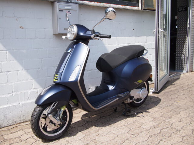 Vespa Primavera 50 Tech blau 02